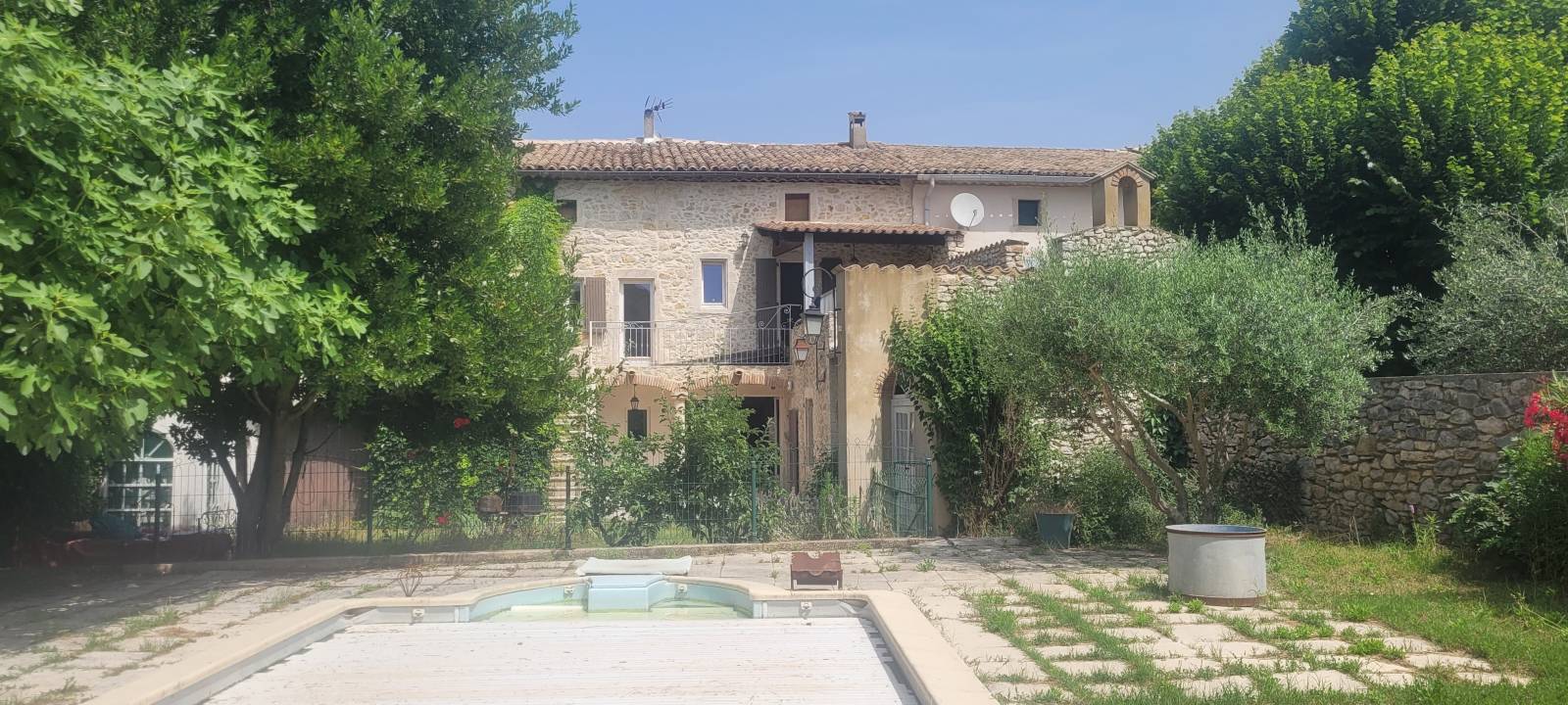 Authentique maison de village Ardèche Sud Saint Remeze piscine