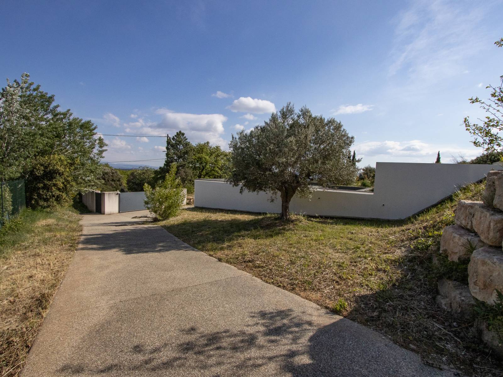 Maison contemporaine à vendre proche de Grignan dans un quartier résidentiel vue Imprenable