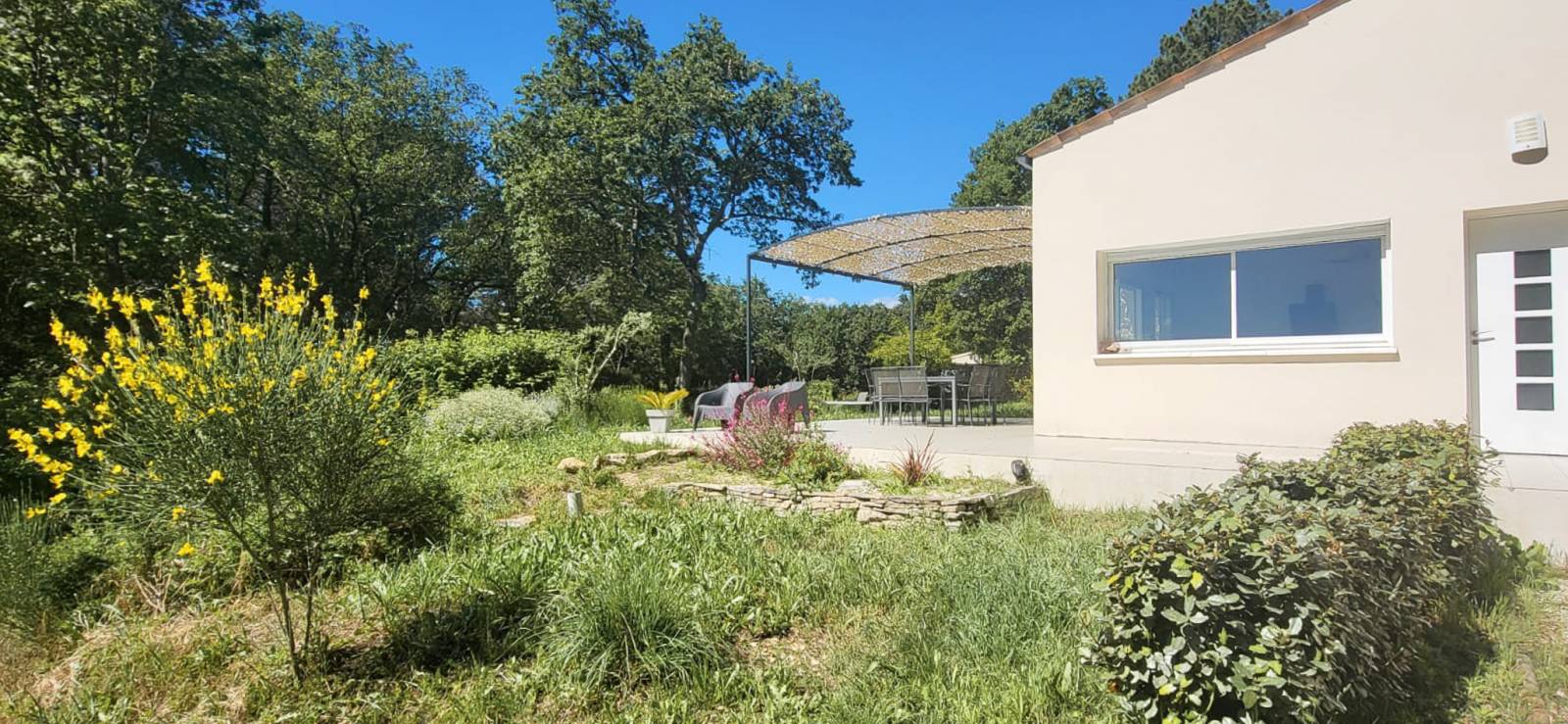 Haut Vaucluse,Villa dans bel envrionnement, pas de nuisance, prestations de qualité 