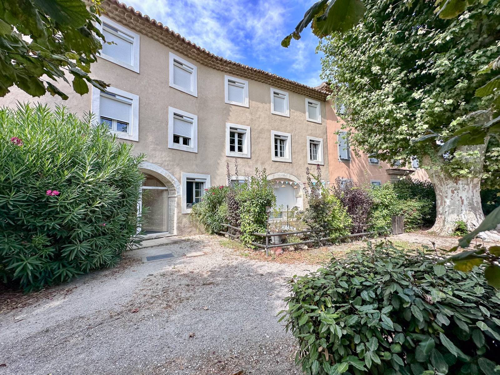 Appartement T3 A VENDRE ST PAUL 3 CHATEAUX , résidence avec pisicine